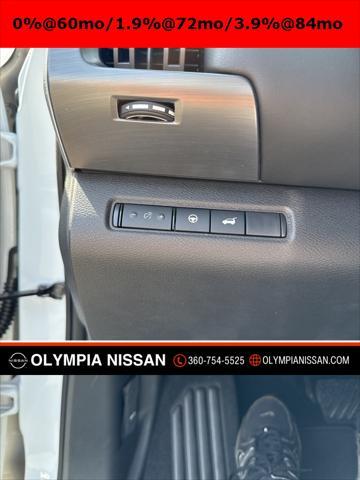 Photo of 2025 Everest White Pearl Tricoat Nissan Pathfinder