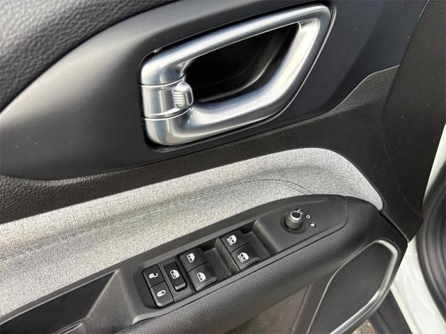 Photo of 2024 Bright White Clearcoat Jeep Compass