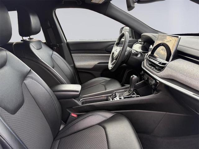 Photo of 2024 Bright White Clearcoat Jeep Compass