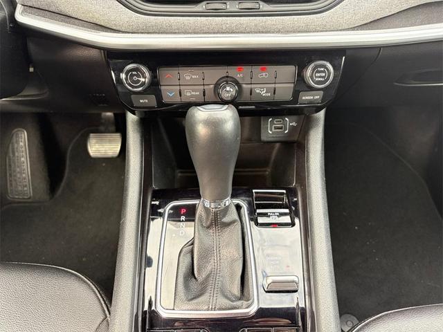 Photo of 2024 Bright White Clearcoat Jeep Compass