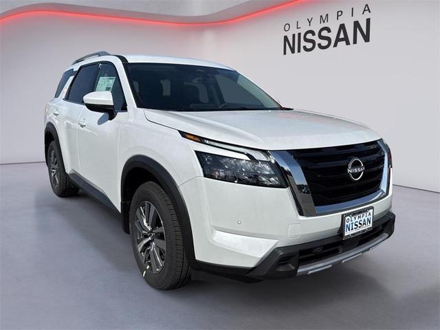 Photo of 2025 Everest White Pearl Tricoat Nissan Pathfinder