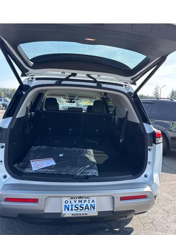 Photo of 2025 Everest White Pearl Tricoat Nissan Pathfinder