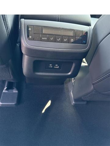 Photo of 2025 Everest White Pearl Tricoat Nissan Pathfinder
