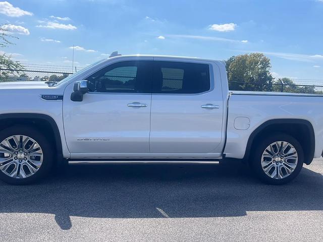 Photo of 2022 White GMC Sierra 1500 Limited