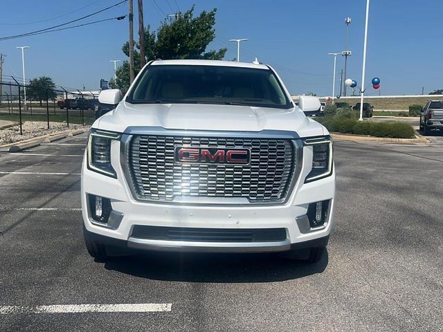 Photo of 2021 White GMC Yukon XL