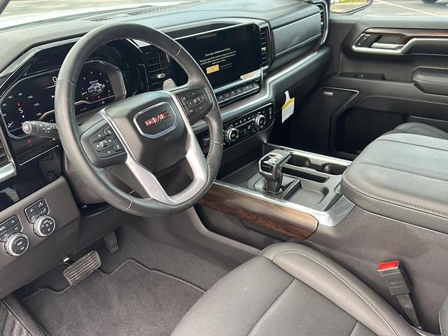 Photo of 2024 White GMC Sierra 1500
