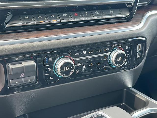 Photo of 2024 White GMC Sierra 1500