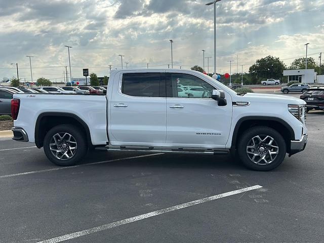 Photo of 2024 White GMC Sierra 1500