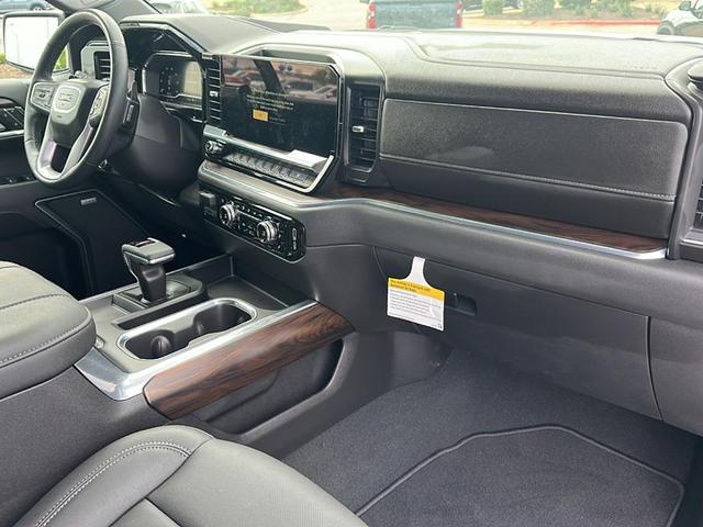 Photo of 2024 White GMC Sierra 1500