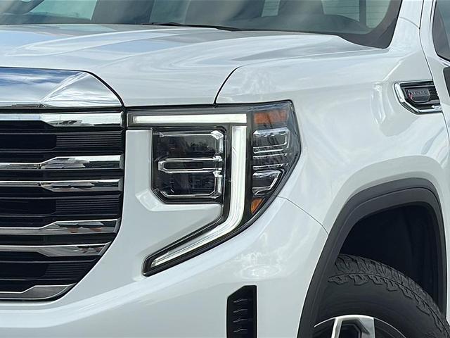 Photo of 2024 White GMC Sierra 1500
