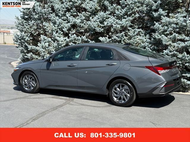 Photo of 2024 Ecotronic Gray Hyundai ELANTRA