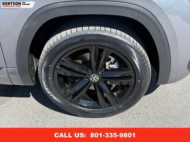 Photo of 2023 Platinum Gray Metallic Volkswagen Atlas