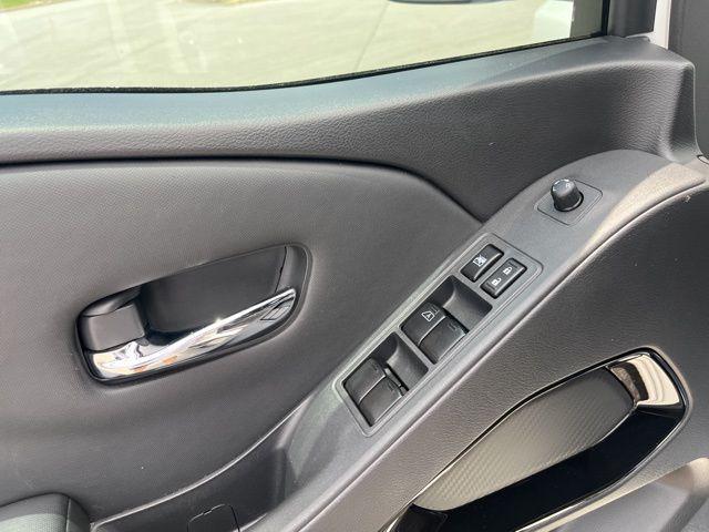 Photo of 2023 Glacier White Nissan Frontier
