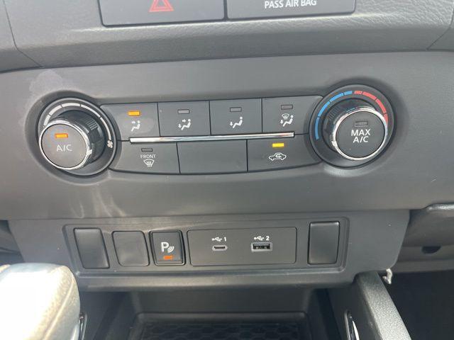 Photo of 2023 Glacier White Nissan Frontier