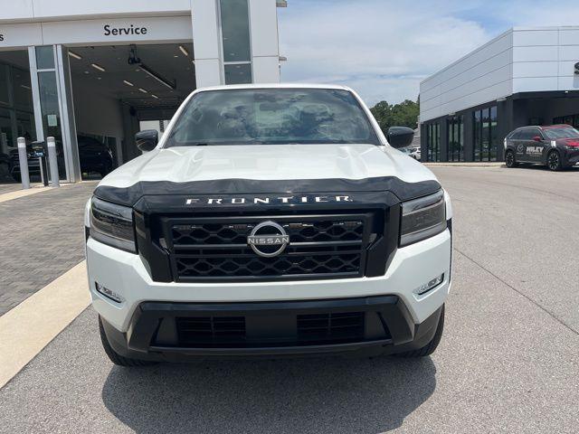 Photo of 2023 Glacier White Nissan Frontier