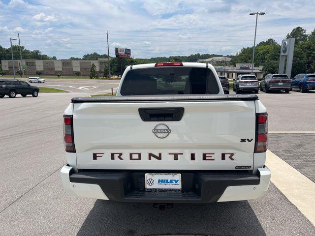 Photo of 2023 Glacier White Nissan Frontier