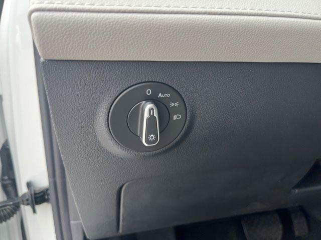 Photo of 2025 Pure White Volkswagen Taos