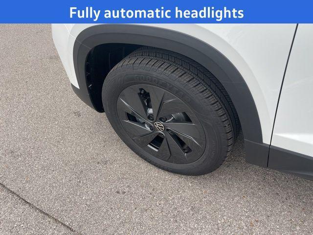 Photo of 2025 Pure White Volkswagen Taos