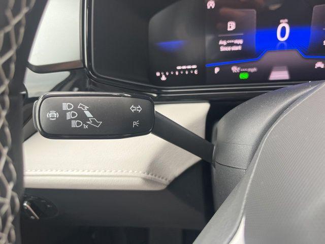 Photo of 2025 Pure White Volkswagen Taos
