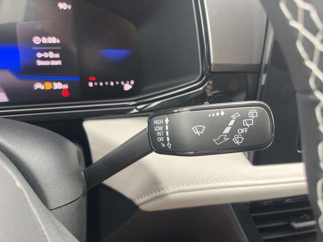 Photo of 2025 Pure White Volkswagen Taos