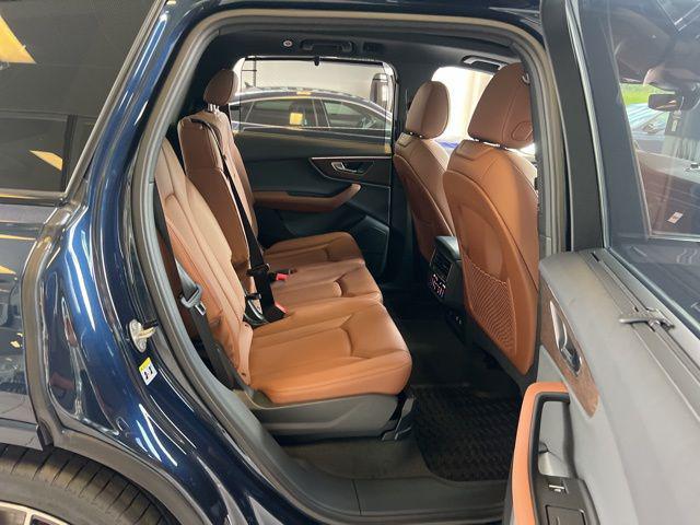 Photo of 2025 Waitomo Blue Metallic Audi Q7