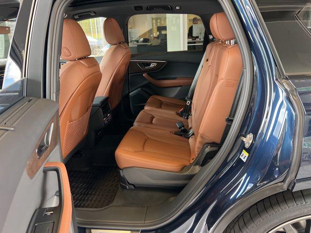Photo of 2025 Waitomo Blue Metallic Audi Q7