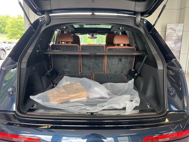 Photo of 2025 Waitomo Blue Metallic Audi Q7