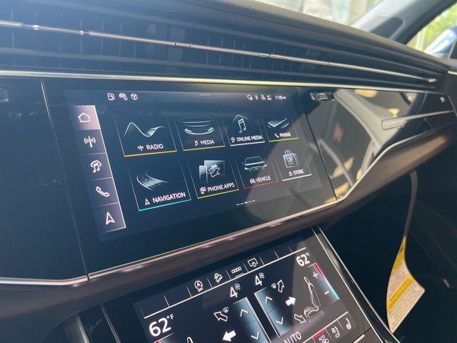 Photo of 2025 Waitomo Blue Metallic Audi Q7