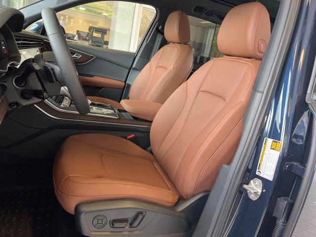 Photo of 2025 Waitomo Blue Metallic Audi Q7