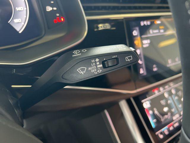 Photo of 2025 Waitomo Blue Metallic Audi Q7