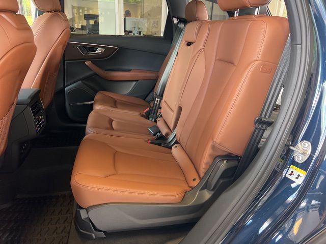 Photo of 2025 Waitomo Blue Metallic Audi Q7
