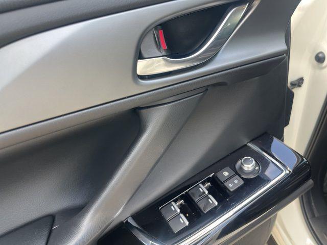 Photo of 2023 Snowflake White Pearl Mica Mazda CX-9