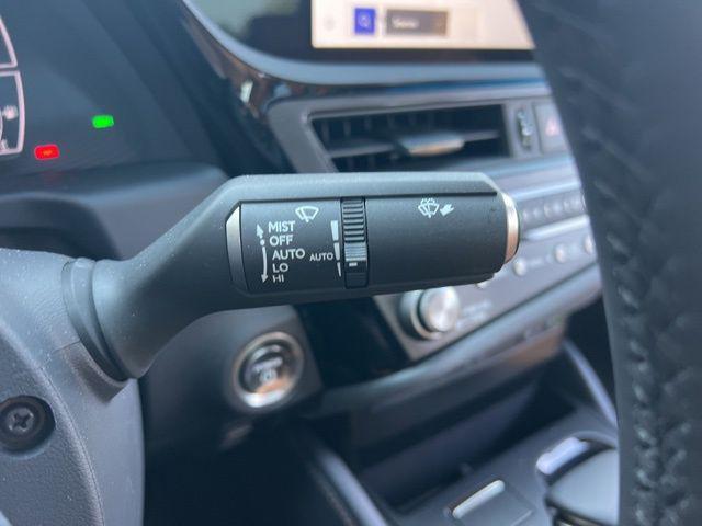 Photo of 2025 Blue Lexus ES 300h