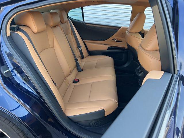 Photo of 2025 Blue Lexus ES 300h