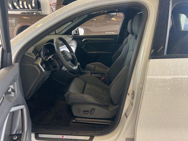 Photo of 2025 Glacier White Metallic Audi Q3