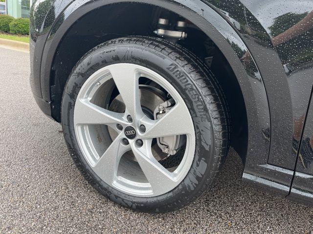 Photo of 2025 Mythos Black Metallic Audi Q5