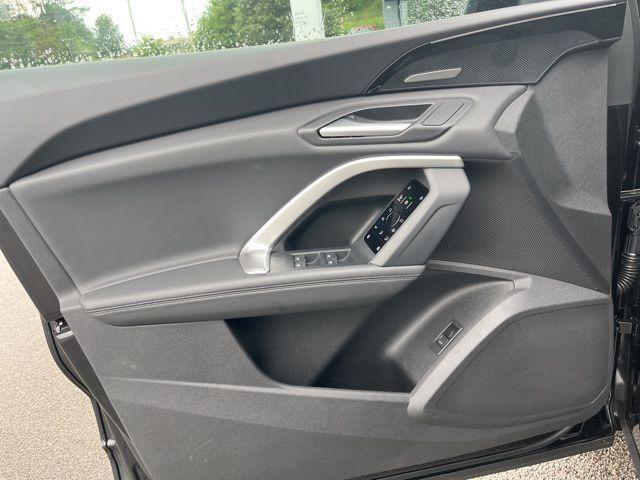 Photo of 2025 Mythos Black Metallic Audi Q5