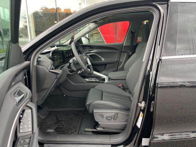Photo of 2025 Mythos Black Metallic Audi Q5