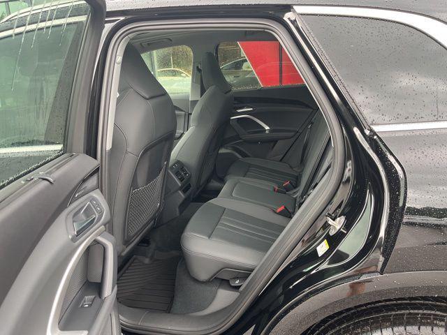 Photo of 2025 Mythos Black Metallic Audi Q5