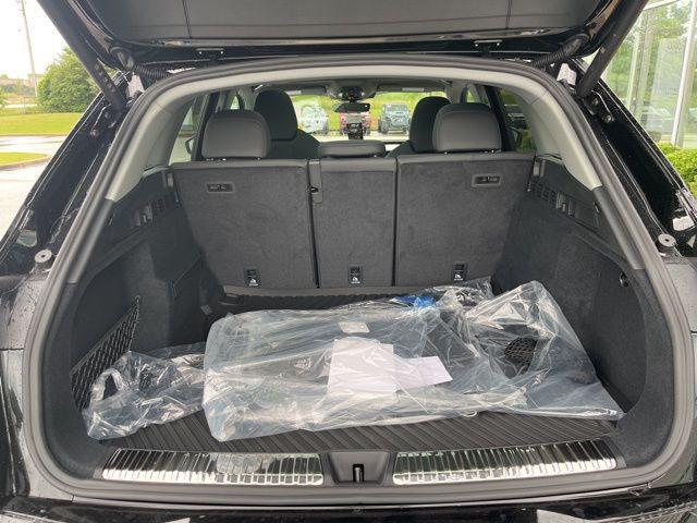 Photo of 2025 Mythos Black Metallic Audi Q5