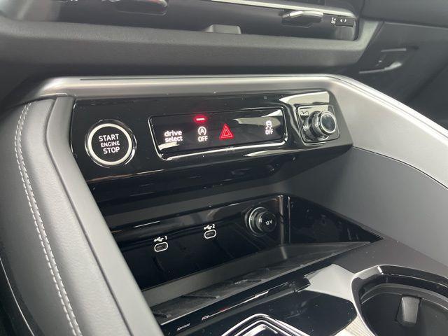 Photo of 2025 Mythos Black Metallic Audi Q5