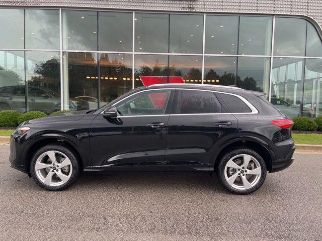 Photo of 2025 Mythos Black Metallic Audi Q5