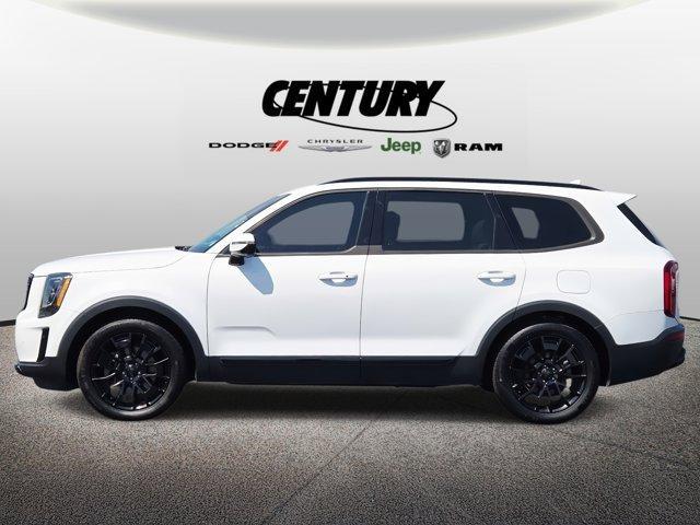 Photo of 2021 Glacial White Pearl Kia Telluride