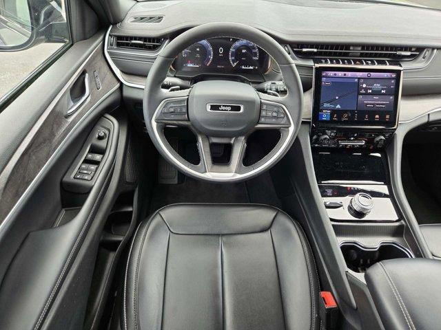 Photo of 2024 Metallic Jeep Grand Cherokee L