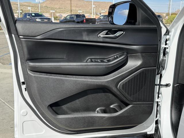 Photo of 2025 Bright White Clearcoat Jeep Grand Cherokee