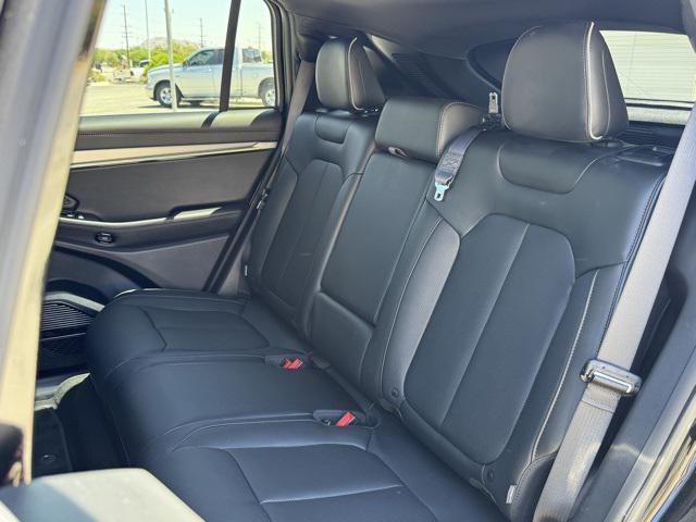 Photo of 2025 Diamond Black Crystal Pearlcoat Jeep Wagoneer S