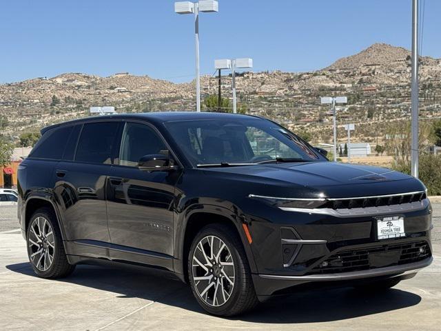 Photo of 2025 Diamond Black Crystal Pearlcoat Jeep Wagoneer S