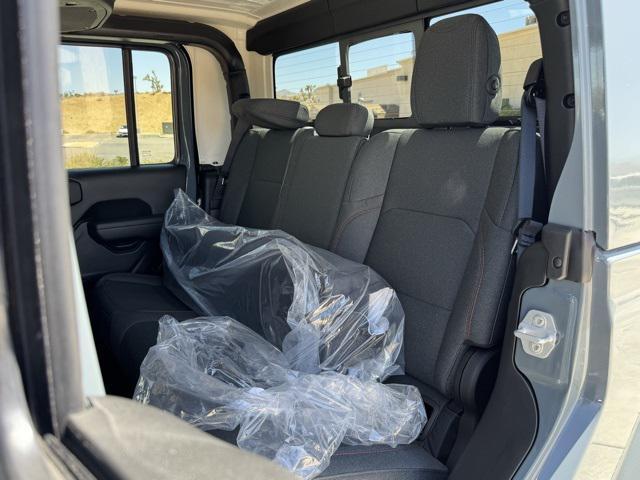 Photo of 2025 Anvil Clearcoat Jeep Gladiator