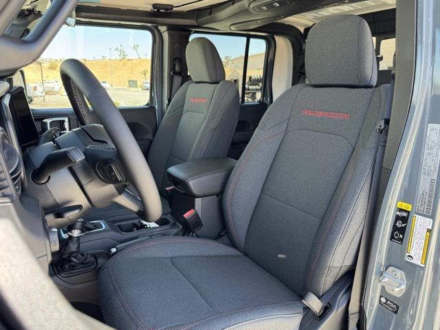 Photo of 2025 Anvil Clearcoat Jeep Gladiator