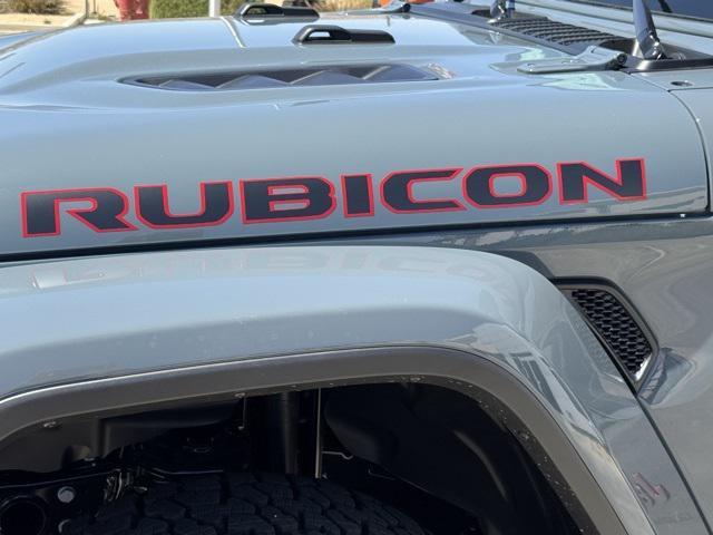 Photo of 2025 Anvil Clearcoat Jeep Gladiator